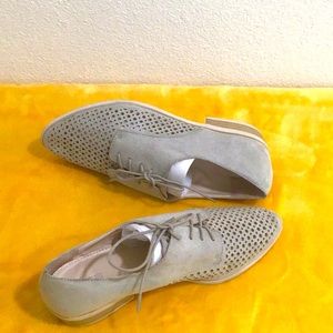 EUC BAR III “Gelsey” Suede Light Gray Lace Up Oxford Shoes Low Heels